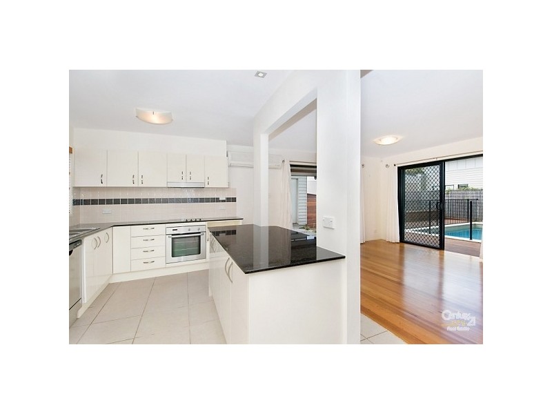 1/2 Suzanne Close, Mudjimba QLD 4564