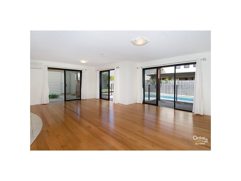 1/2 Suzanne Close, Mudjimba QLD 4564