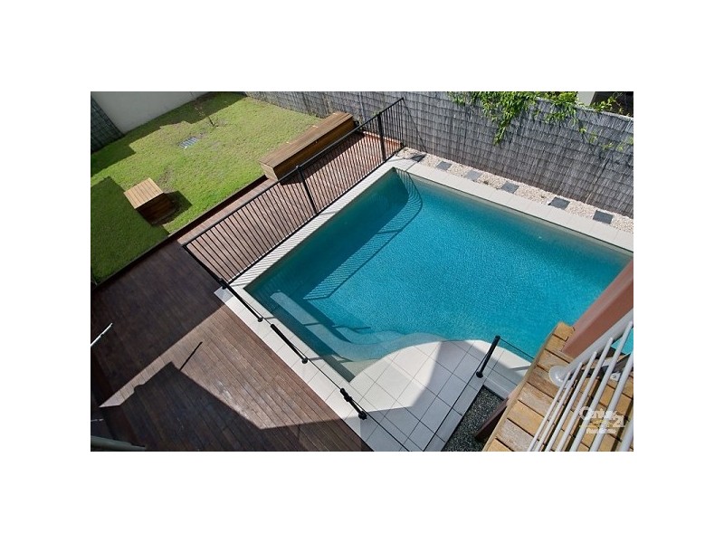 1/2 Suzanne Close, Mudjimba QLD 4564