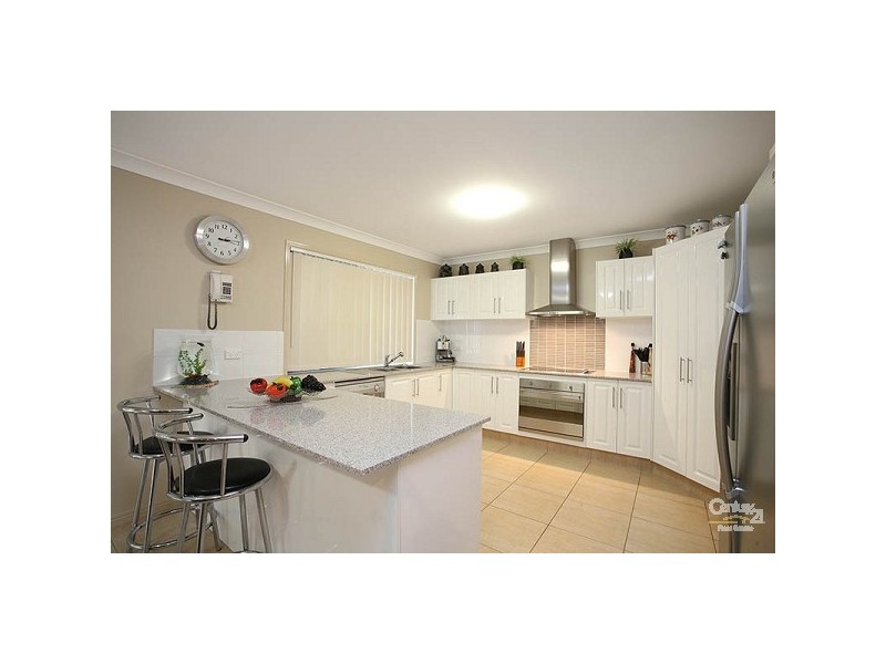 17 Caragh Crescent, Oxenford QLD 4210