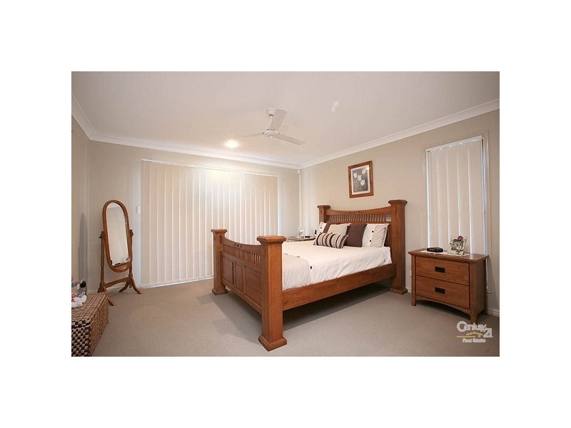 17 Caragh Crescent, Oxenford QLD 4210