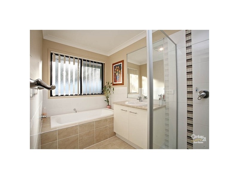 17 Caragh Crescent, Oxenford QLD 4210