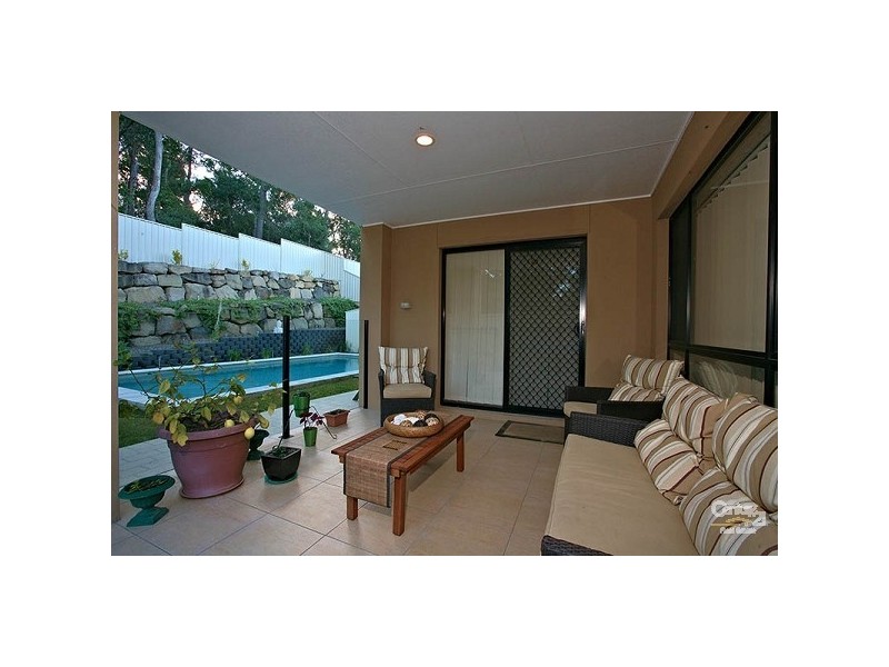 17 Caragh Crescent, Oxenford QLD 4210