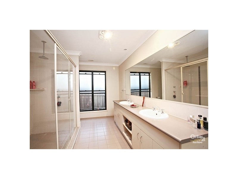 Pacific Pines QLD 4211
