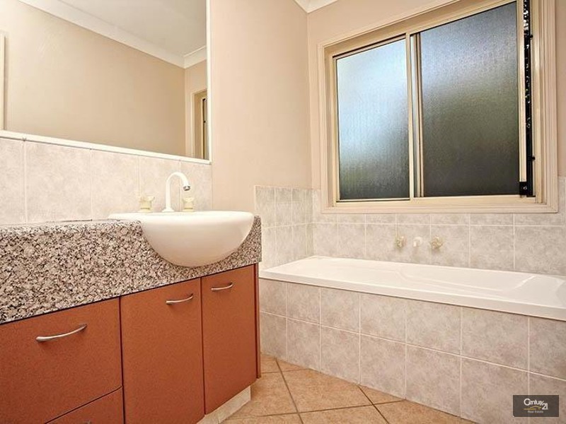 Pacific Pines QLD 4211