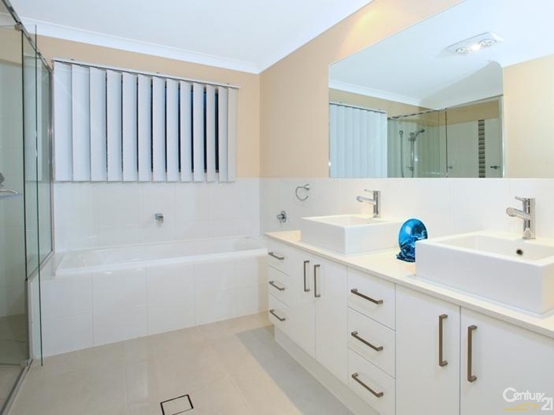 32A Harbourvue Court, Helensvale QLD 4212
