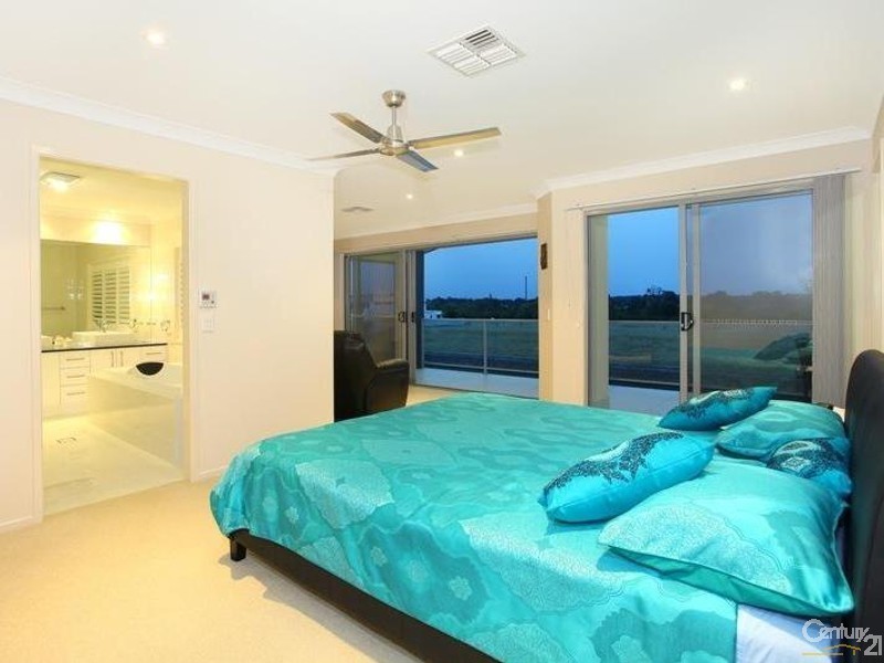 32A Harbourvue Court, Helensvale QLD 4212