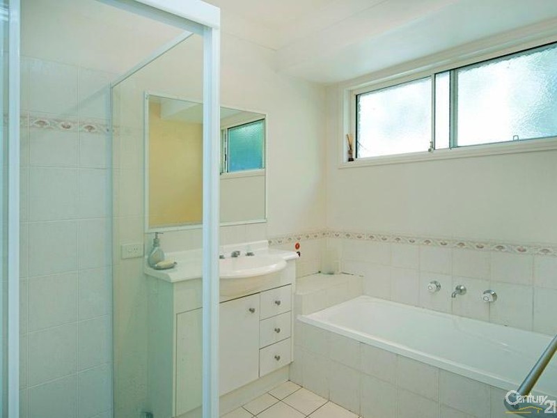 203 Universal Street, Oxenford QLD 4210