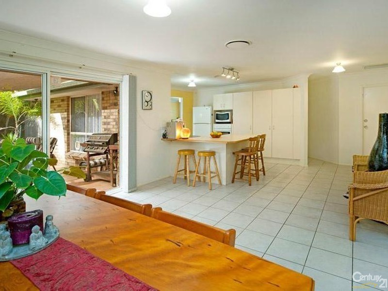 203 Universal Street, Oxenford QLD 4210