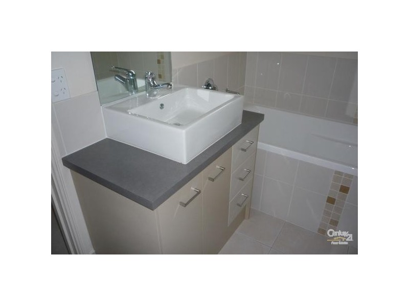 2/11 Pritchard Court, Pacific Pines QLD 4211