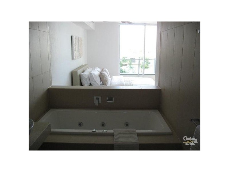 26/53 Darrambal Street, Chevron Island QLD 4217