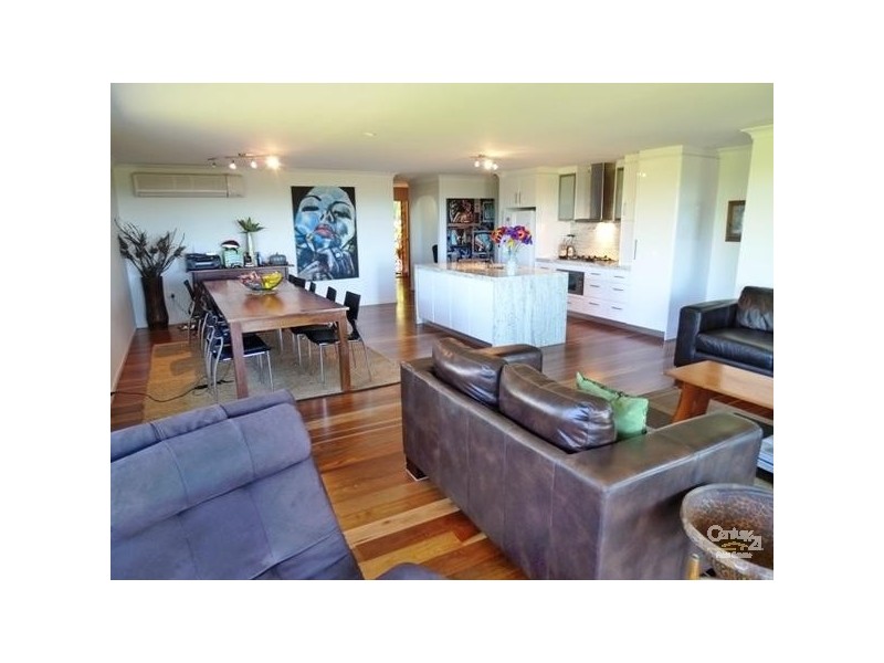 8 Macaulay Way, Pacific Heights QLD 4703