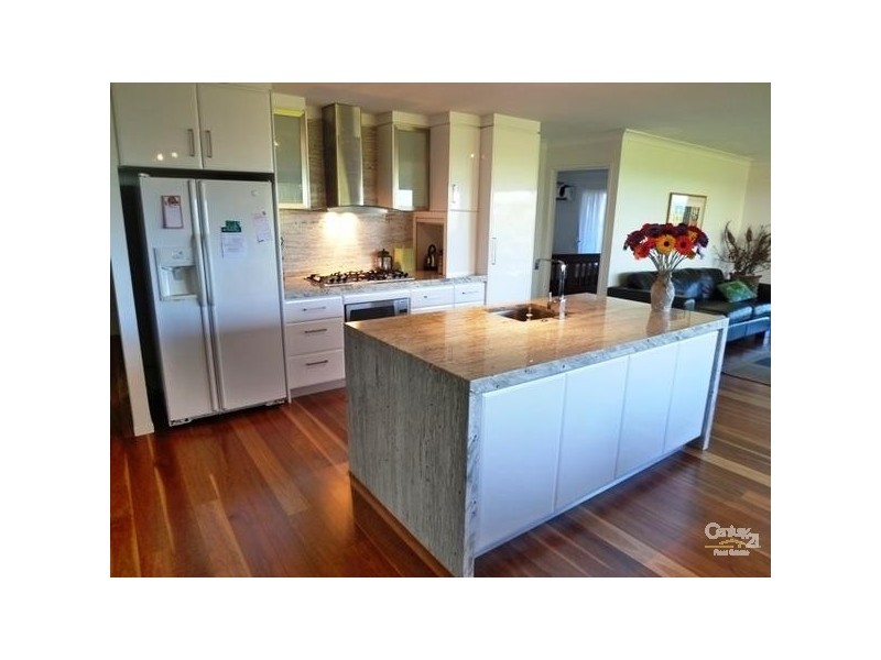 8 Macaulay Way, Pacific Heights QLD 4703