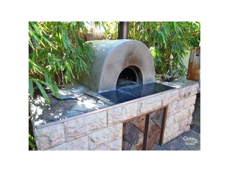 8 Macaulay Way, Pacific Heights QLD 4703