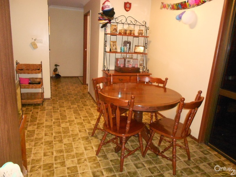 16 Dawes Street, Kawana QLD 4701