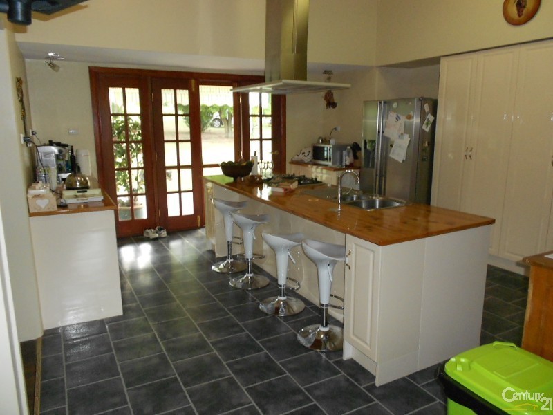 302 Wonbah Road, Gin Gin QLD 4671