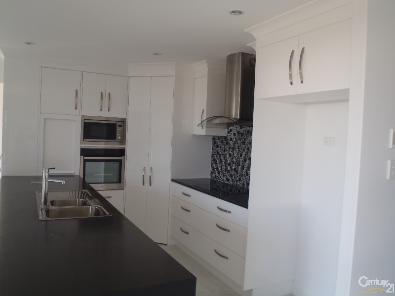 5 Violet Drive, Gracemere QLD 4702