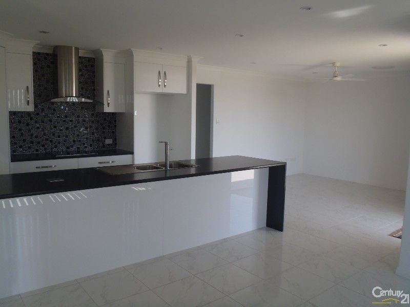 5 Violet Drive, Gracemere QLD 4702