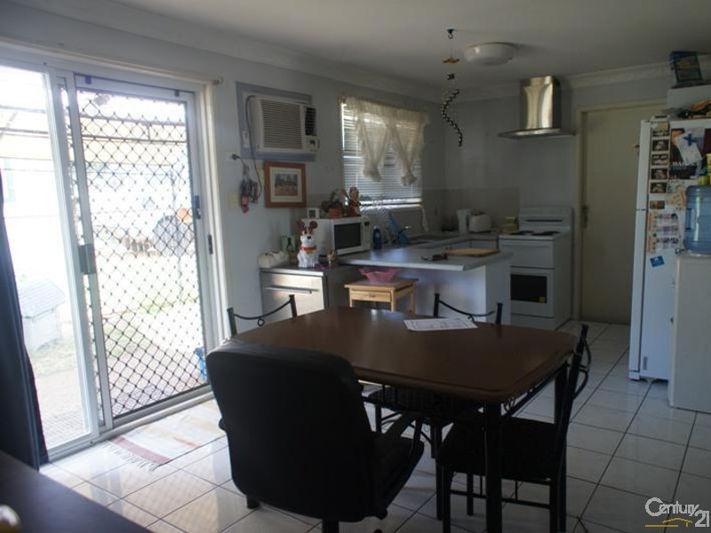 2 Lorraine, Gracemere QLD 4702