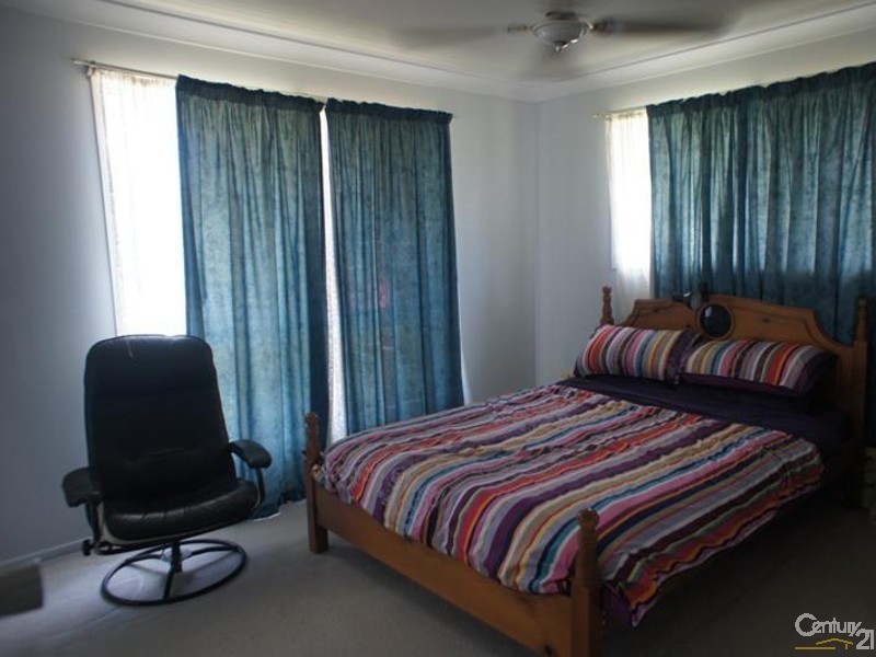 2 Lorraine, Gracemere QLD 4702