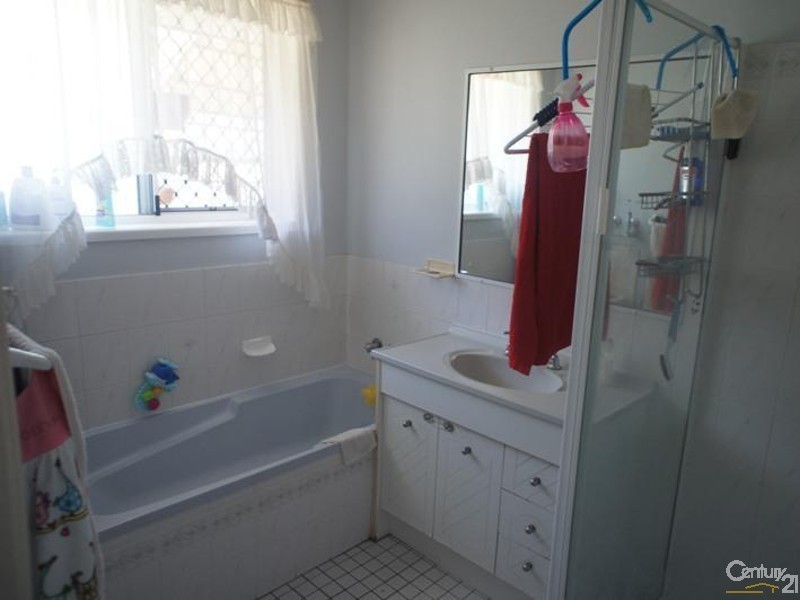 2 Lorraine, Gracemere QLD 4702