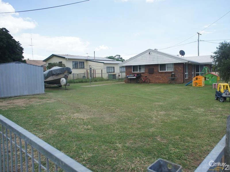 2 Lorraine, Gracemere QLD 4702