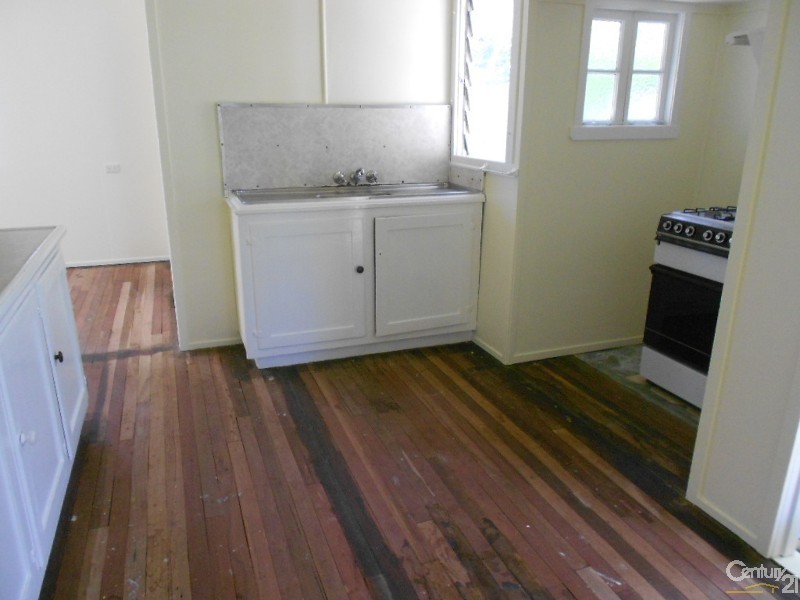 12 Water Street, Berserker QLD 4701