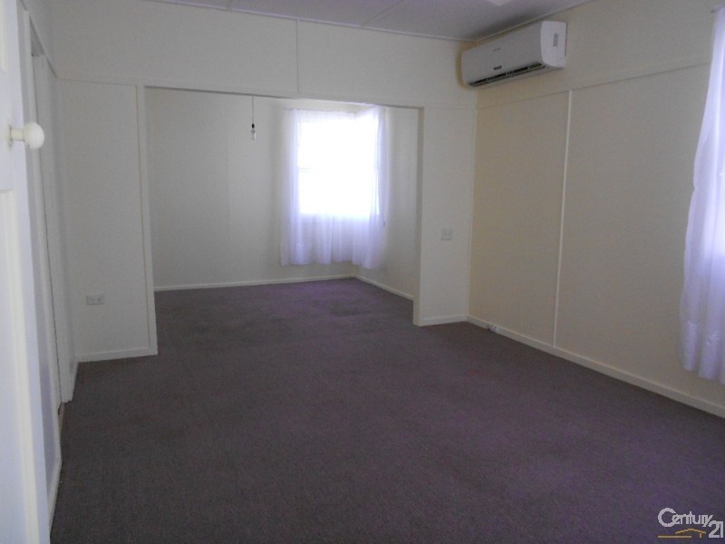 12 Water Street, Berserker QLD 4701