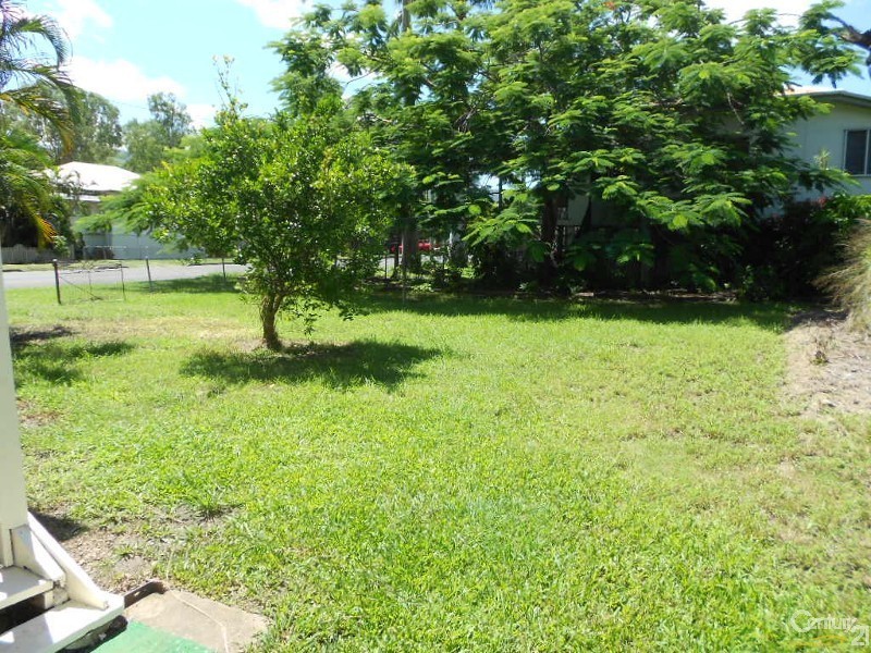 12 Water Street, Berserker QLD 4701