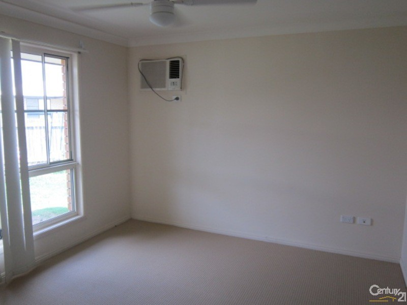 33 Seonaid Place, Gracemere QLD 4702