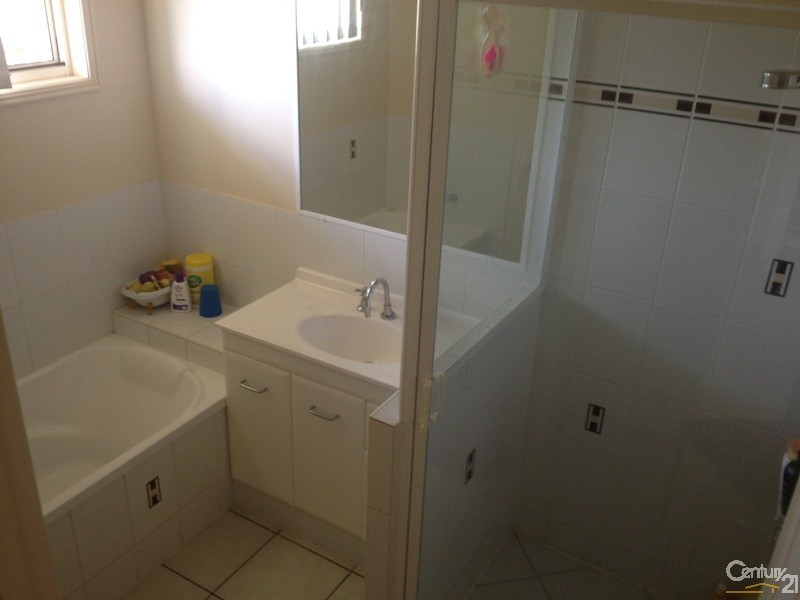 33 Seonaid Place, Gracemere QLD 4702