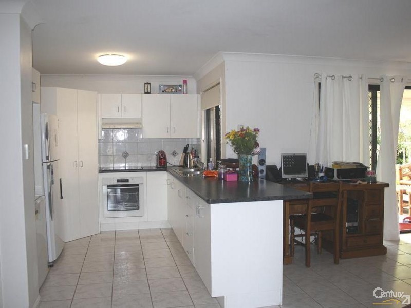 3 Lorraine Ct, Gracemere QLD 4702