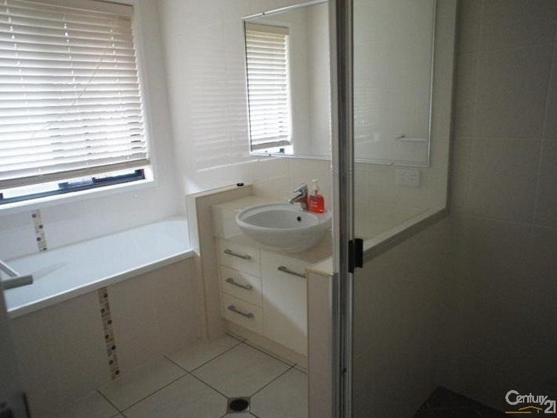 10 Jamie Crescent, Gracemere QLD 4702