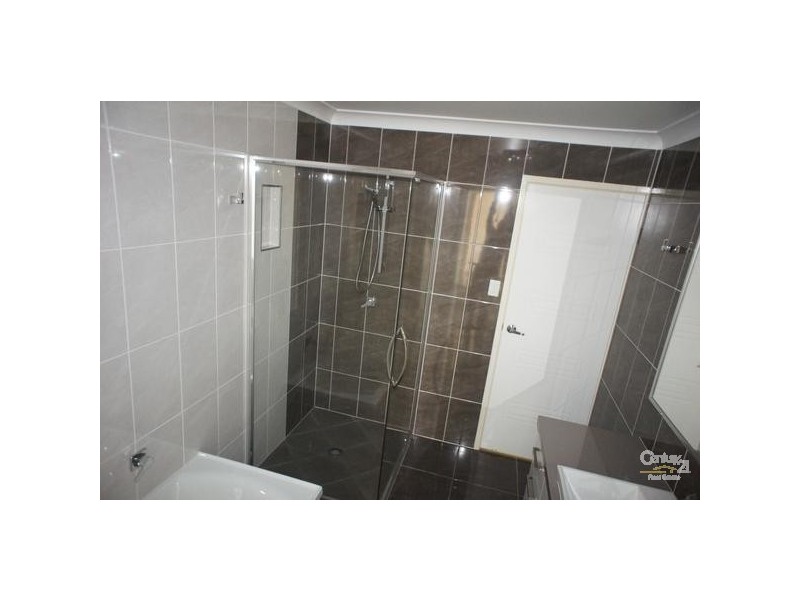 3 Holgate Close, Gracemere QLD 4702