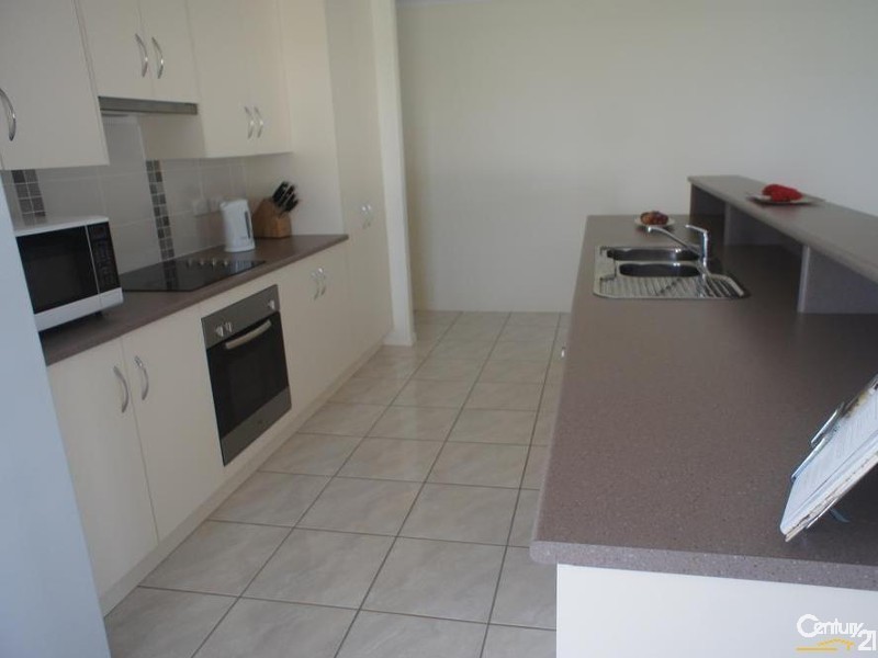 11 Freeman Court, Gracemere QLD 4702
