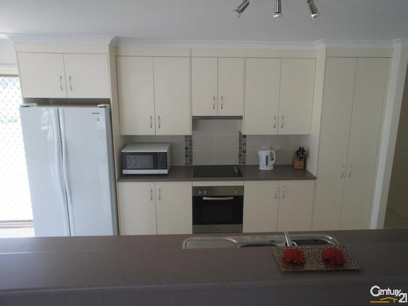 11 Freeman Court, Gracemere QLD 4702