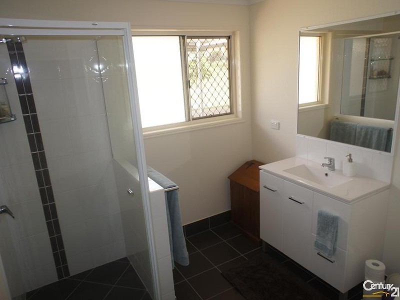 11 Freeman Court, Gracemere QLD 4702