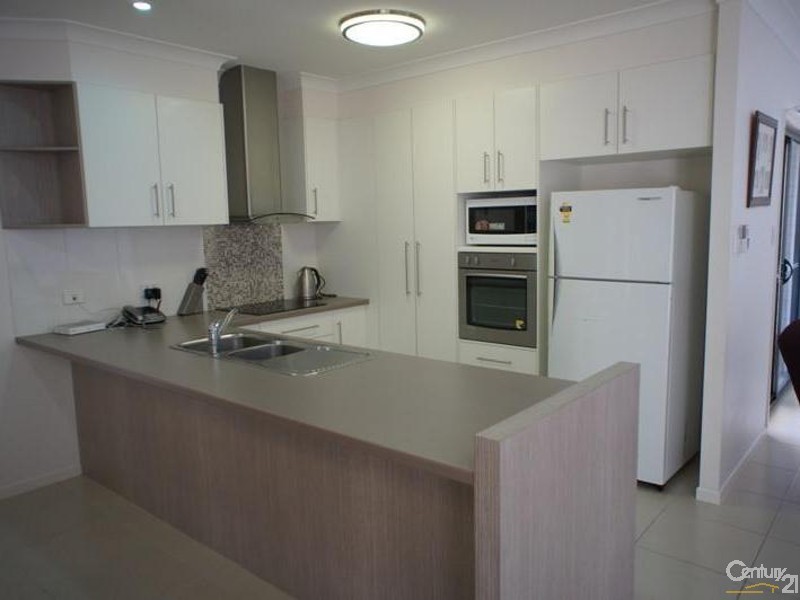 25 Tawarra Crescent, Gracemere QLD 4702