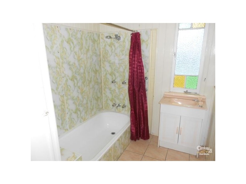 5 Water Street, Berserker QLD 4701