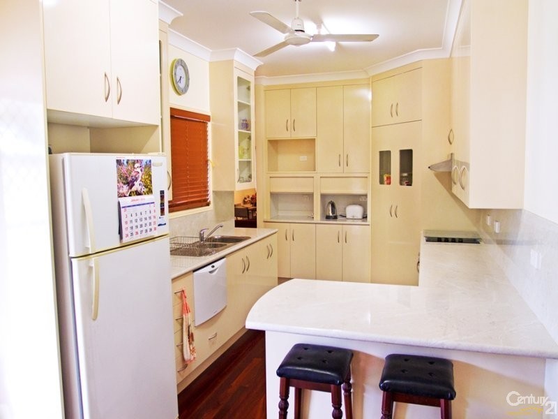 15 Henderson St, Park Avenue QLD 4701