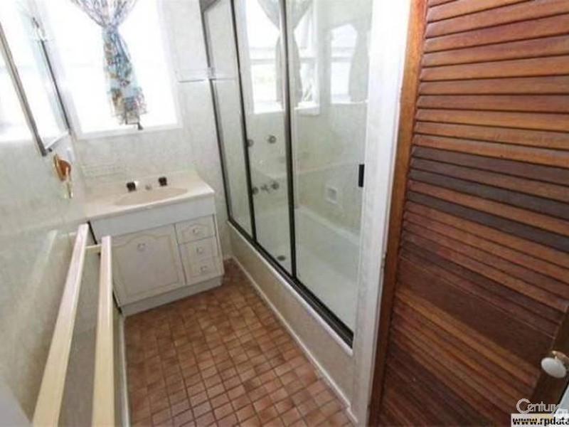 98 Thozet Road, Koongal QLD 4701