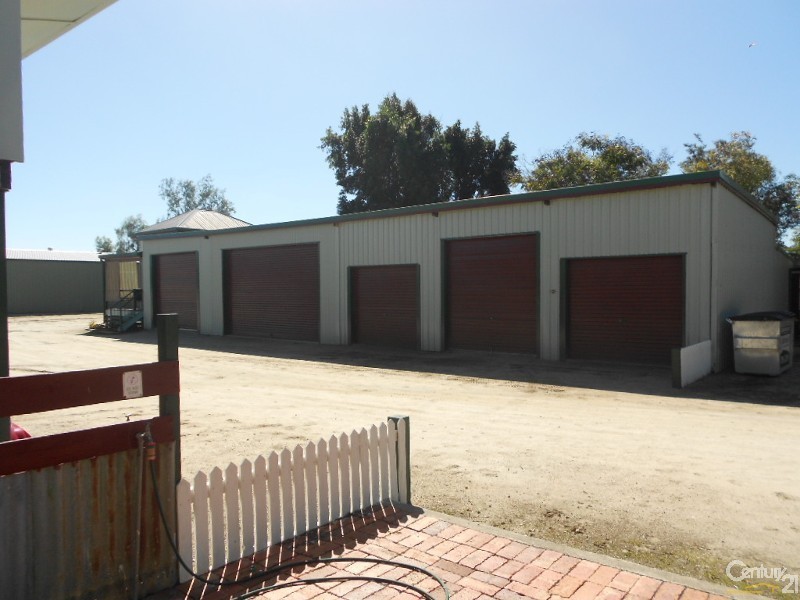 98  Middle Road, Gracemere QLD 4702