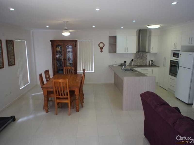 25 Tawarra Crescent, Gracemere QLD 4702