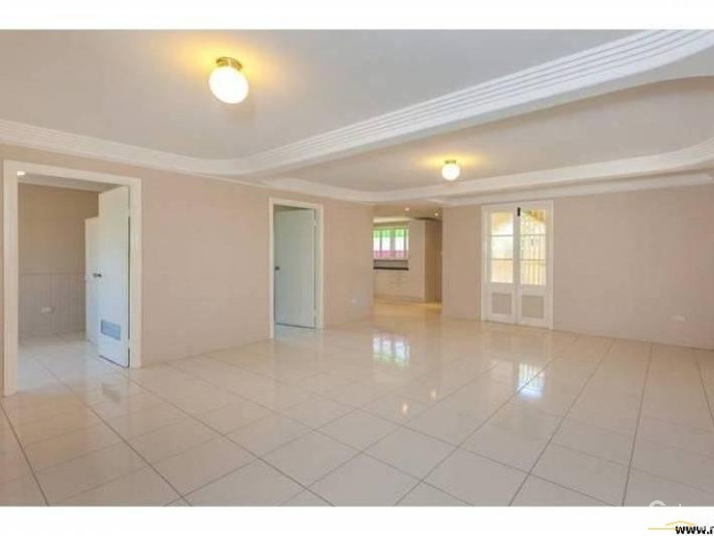 10 Lloyd Street, Park Avenue QLD 4701