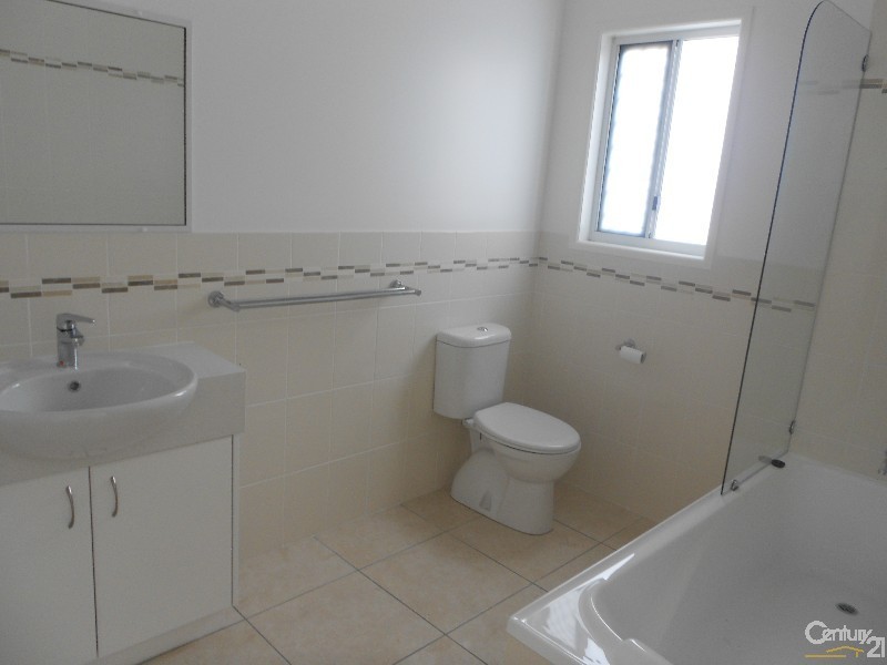 4 Cochrane Place, Kawana QLD 4701