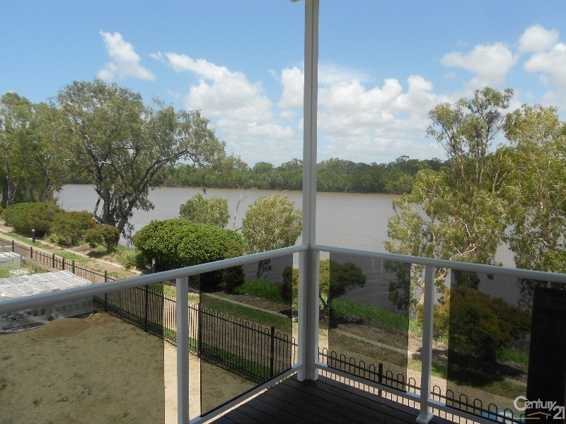 4 Cochrane Place, Kawana QLD 4701