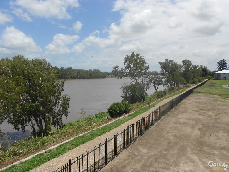 4 Cochrane Place, Kawana QLD 4701