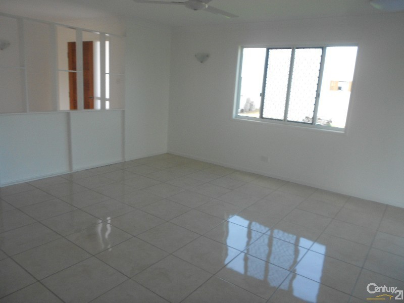 4 Cochrane Place, Kawana QLD 4701