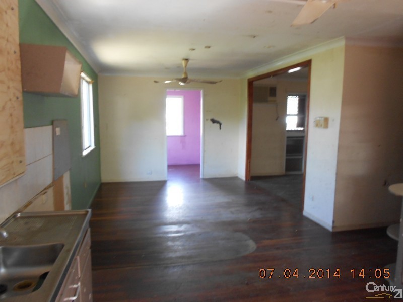 118 Park Street, Park Avenue QLD 4701