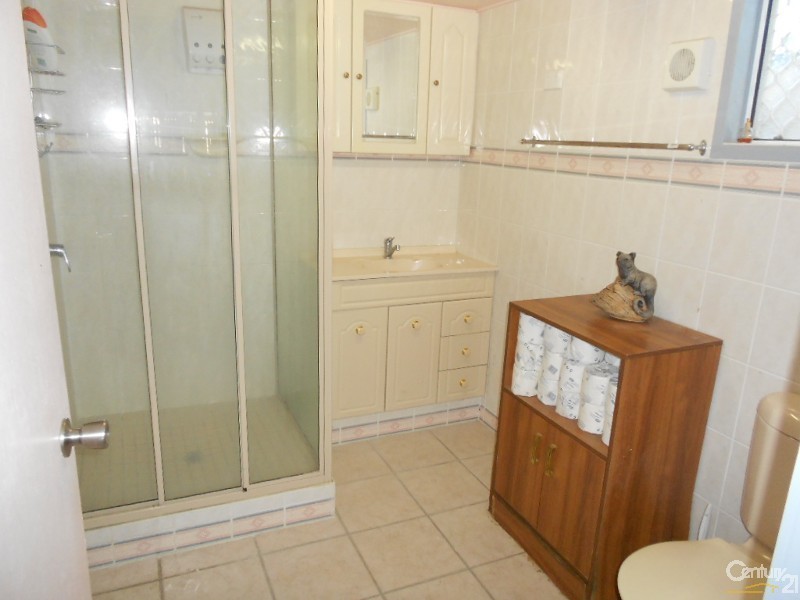 9 Westmoreland Street, Kawana QLD 4701